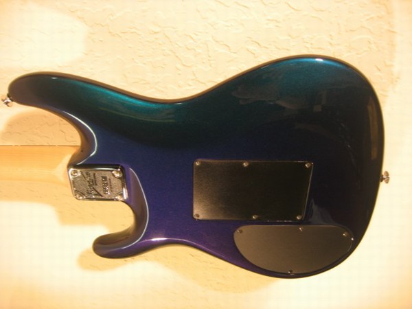 Ibanez-Joe-Satriani-90th-Anniversary-Guitar-2.jpg (600x450 -- 0 bytes)