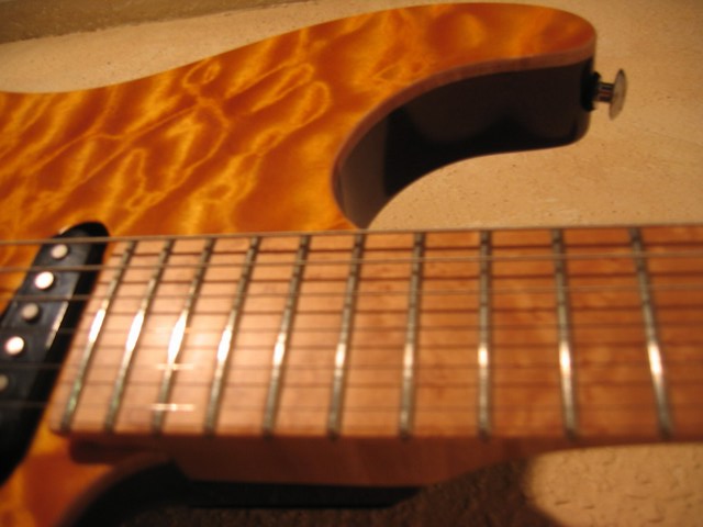 Suhr-STD-Yellow-Quilt.jpg%20(5).JPG (640x480 -- 0 bytes)