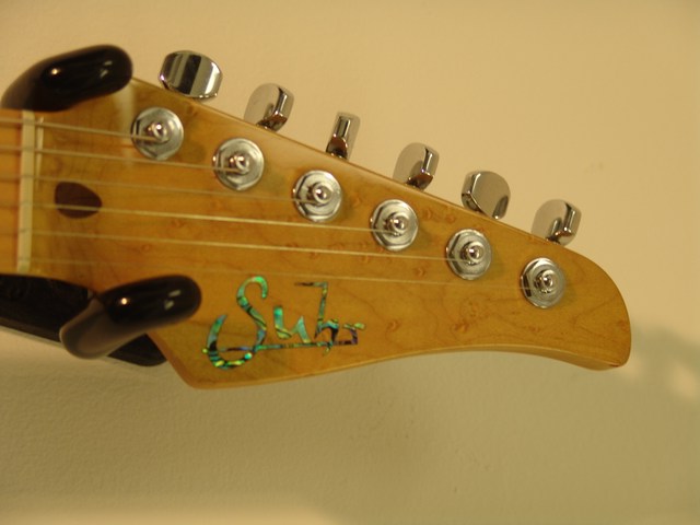 Suhr-Standard-Chambered-Amber-Quilt-2004-5.jpg (640x480 -- 0 bytes)