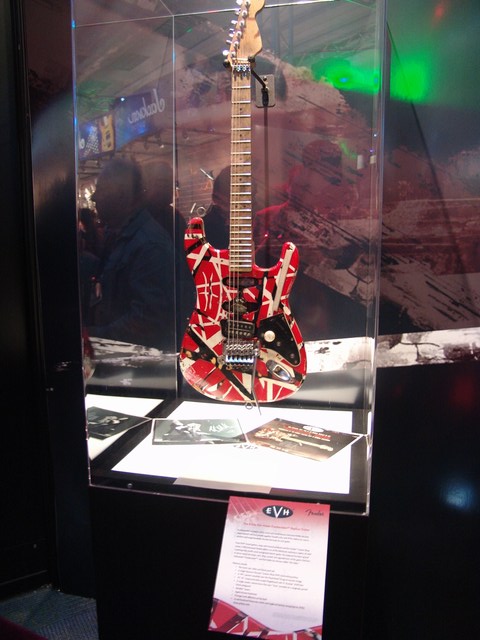 NAMM-%20011.jpg (480x640 -- 0 bytes)